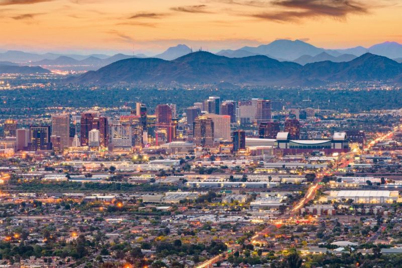 Las Vegas vs Phoenix: millises linnas on parem elada?