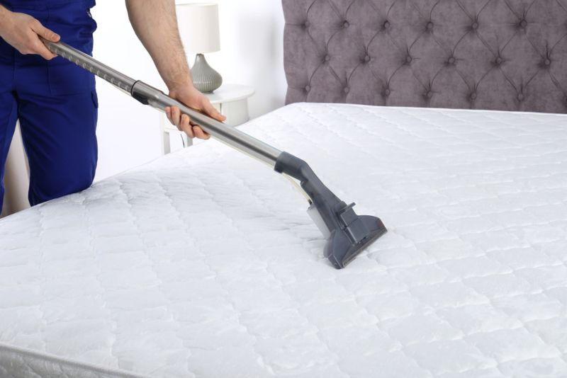 Můžete matraci z paměťové pěny vyčistit párou? (Zjistěte to hned!)