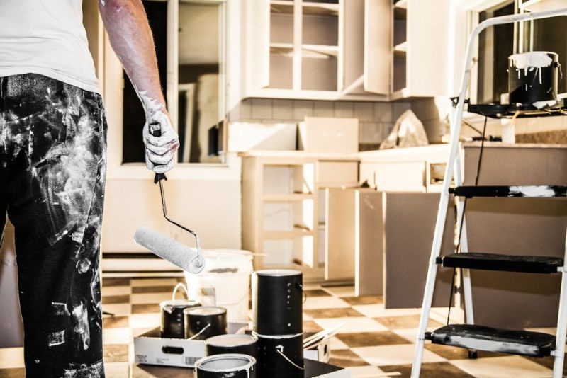 Колко струва боядисването на кухненски шкаф?