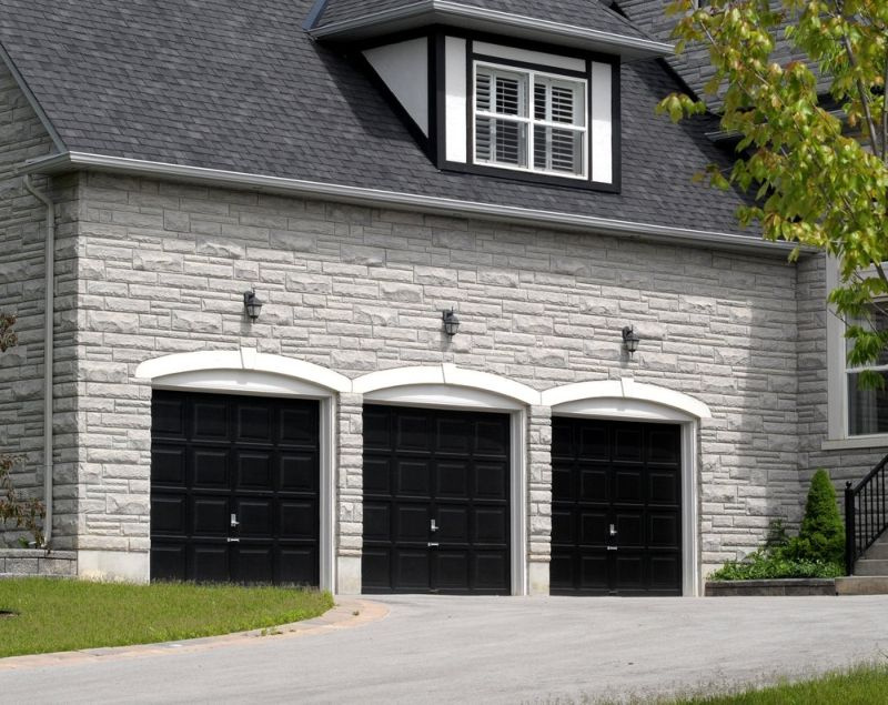 Zijn zwarte garagedeuren een slecht idee?