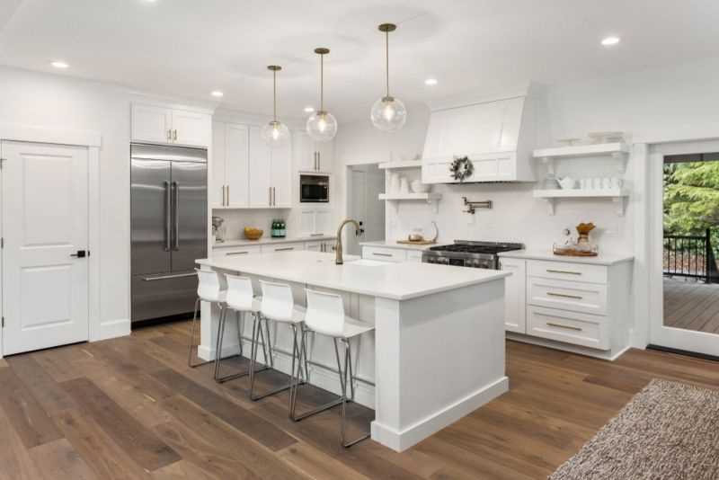 Köögi plaat vs. puidust põrandakate: kumb on parem?