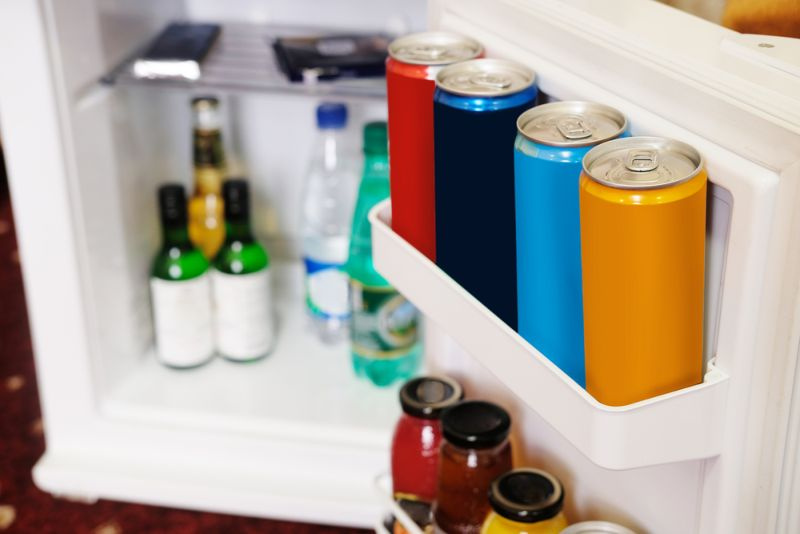 Ali lahko postavite mini hladilnik v omaro? (Izvedite zdaj!)