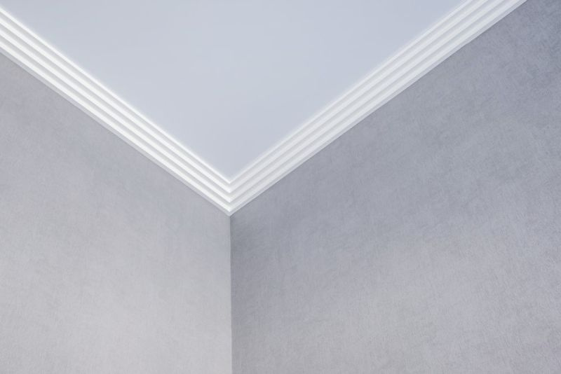 Care este cel mai bun mod de a ascunde un tavan neuniform? (Fa asta!)