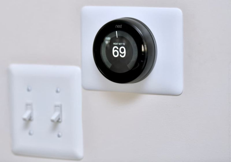 Sådan fjerner du en Nest-termostat fra en væg (trin-for-trin guide)