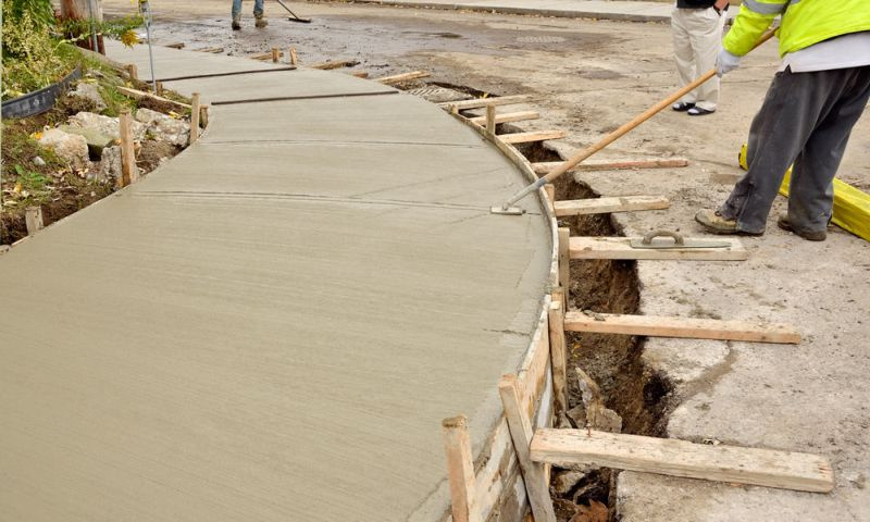 Kuinka kauan ennen kuin voit kävellä uudella betonilla? (Ota selvää nyt!)