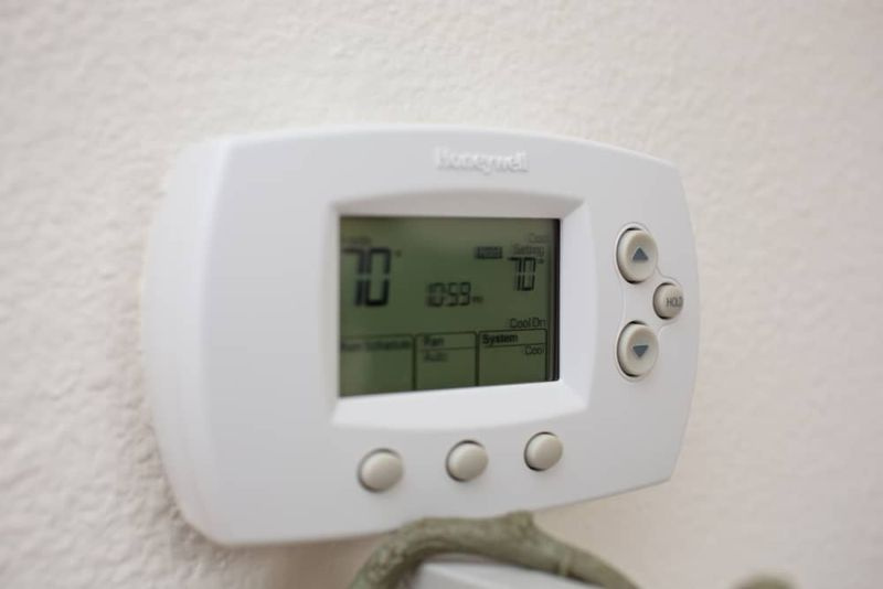 Kako zamenjati baterijo termostata Honeywell (vodnik po korakih)