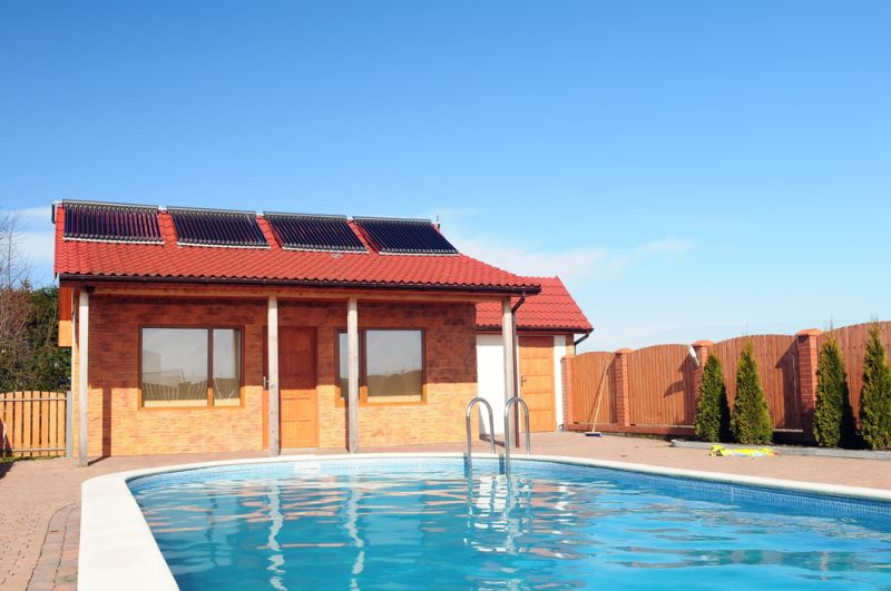 Er solvarme pool opvarmning det værd? (Find ud af det nu!)