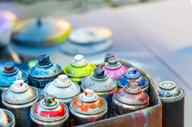 Vai jūs varat pārstrādāt tukšās izsmidzināmās krāsas kannas? (Uzziniet tūlīt!)