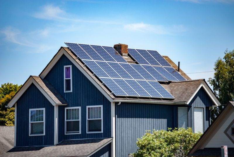 Skal jeg betale solenergiregningen, hvis min udlejer har den på sit hus?